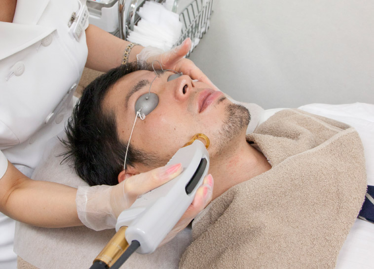 医療用脱毛レーザー照射